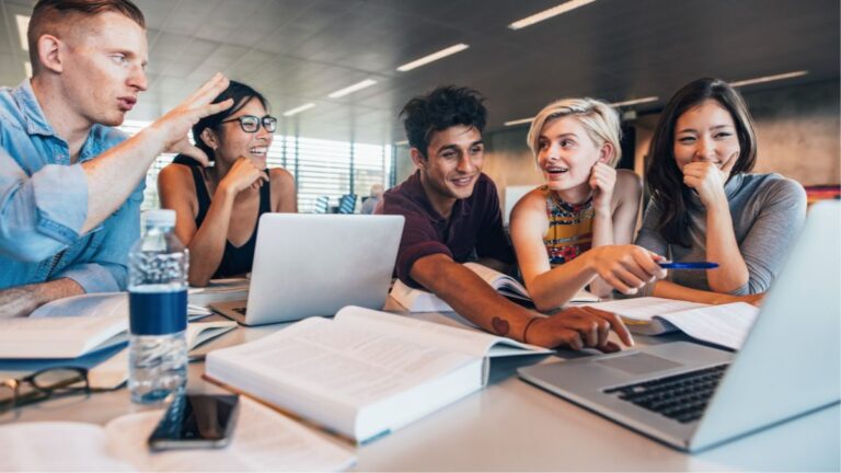 Woman Returns to College and Is Shocked by Her Younger Classmates: “These Kids Are Dumb”