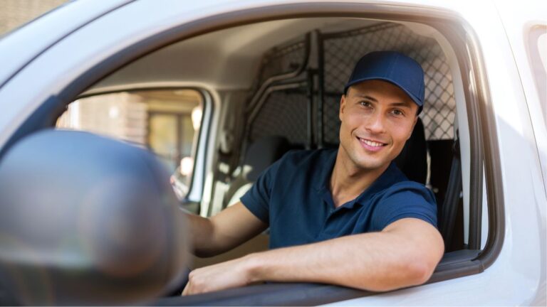 A Delivery Driver’s Frantic Sprint Away From a Small Dog Has Everyone in Stitches