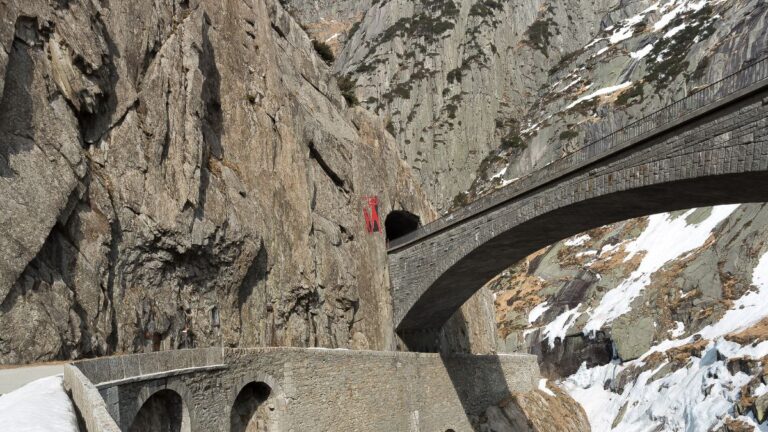 The Legend of Devil’s Bridge: A Demonic Pact Carved into the Swiss Alps