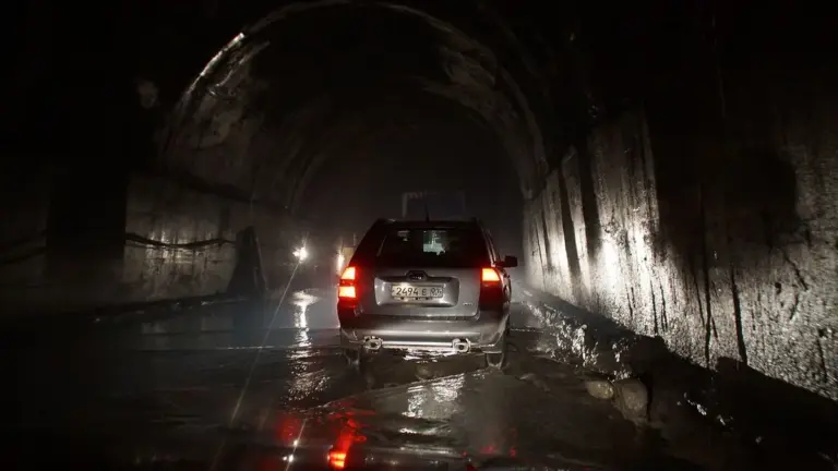The Darkest and Most Dangerous Tunnel in the World Connects Two Cities: “Even Breathing Here Is Painful”