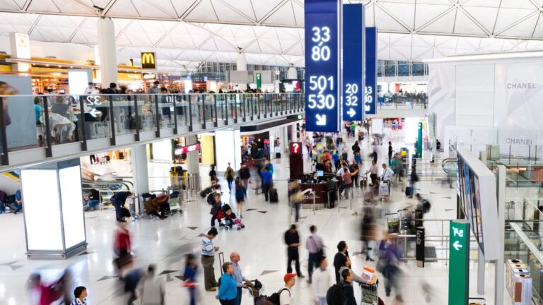 A Vacation Nightmare in Tenerife Leaves Families Stranded After Ryanair Departs Without Them