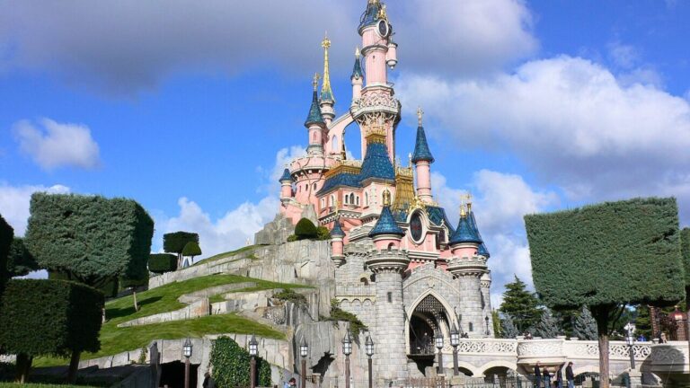 The Viral Disney 3-2-1 Rule Sounds Practical but Could Actually Ruin Your Trip