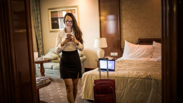 Hotel Guest Shares the First Thing She Always Does in Her Room and It Is Pretty Gross