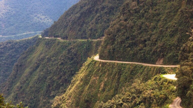 Meet the World’s Most Dangerous Road Where Hundreds of People Died During Its Construction