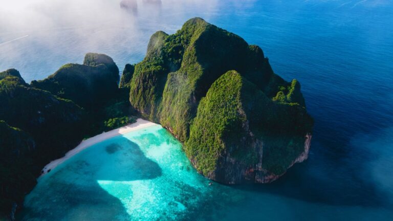 Instead of a Paradise Beach, a Nightmare Awaits: “You Just Come, Take Photos and Have to Leave”