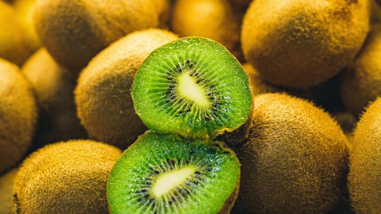Can Dogs Eat Kiwi? Safety Guide for Pet Owners