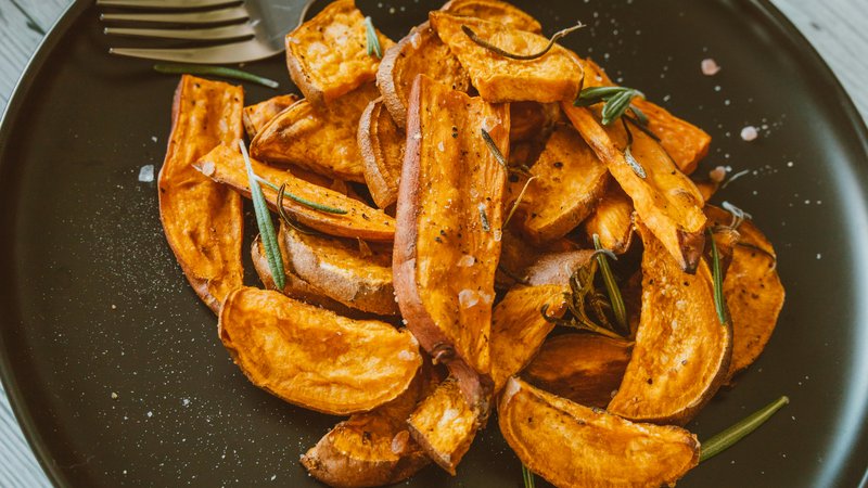 Les chiens peuvent-ils manger des patates douces ? Sécurité et avantages – Gardez la queue en mouvement