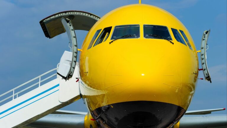 A Flight Expert Reveals the Grim Reason You Should Never Wear Leggings on a Plane