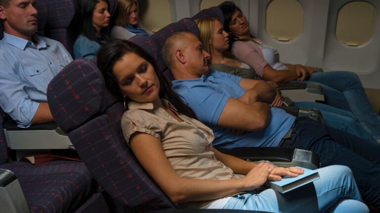 A Woman’s Glowing USB Cable Turned Her Into the Most Hated Passenger on Her Flight